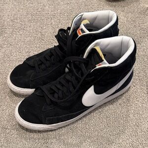 Nike Men's Black and White High-Top Sneakers